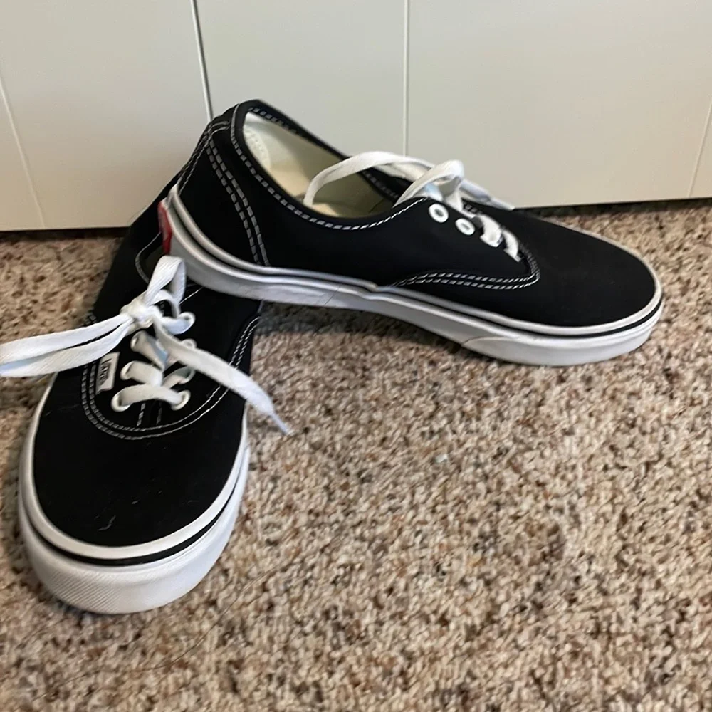 Vans - Picture 1 of 4